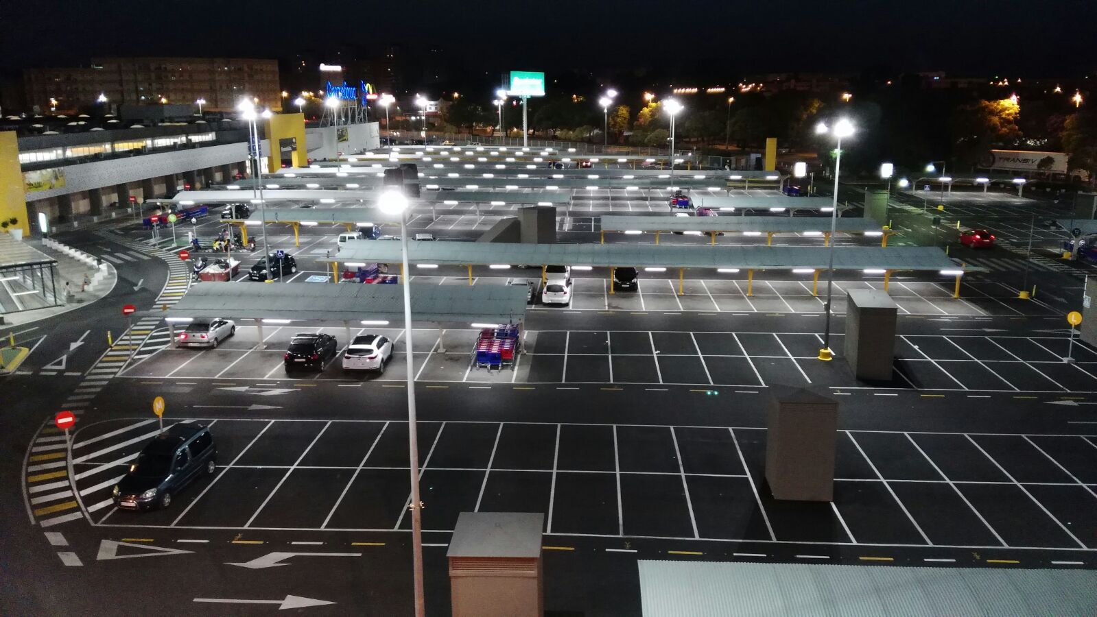 Iluminación parking Carrefour en Jerez (Cádiz)